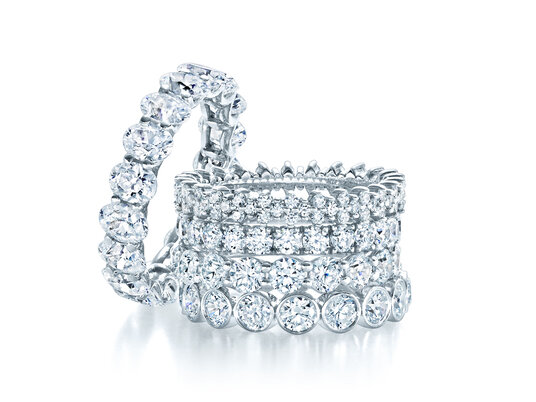Anelli eternity - fascia dell'anello incastonata di diamanti