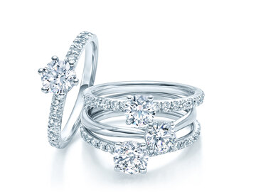 Anelli pavé - nobile pavé con una grande pietra principale