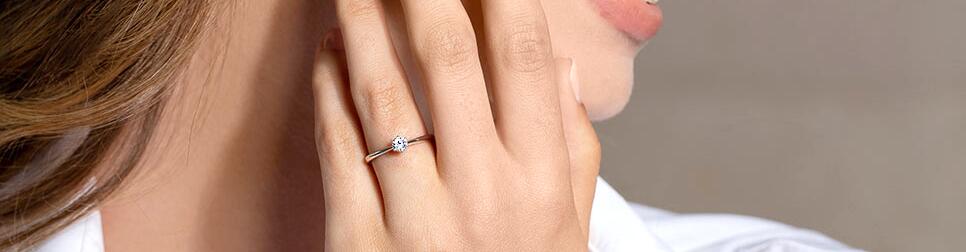 Anelli di fidanzamento da 650 a 1.250 € con diamante fino a 0,35 ct.
