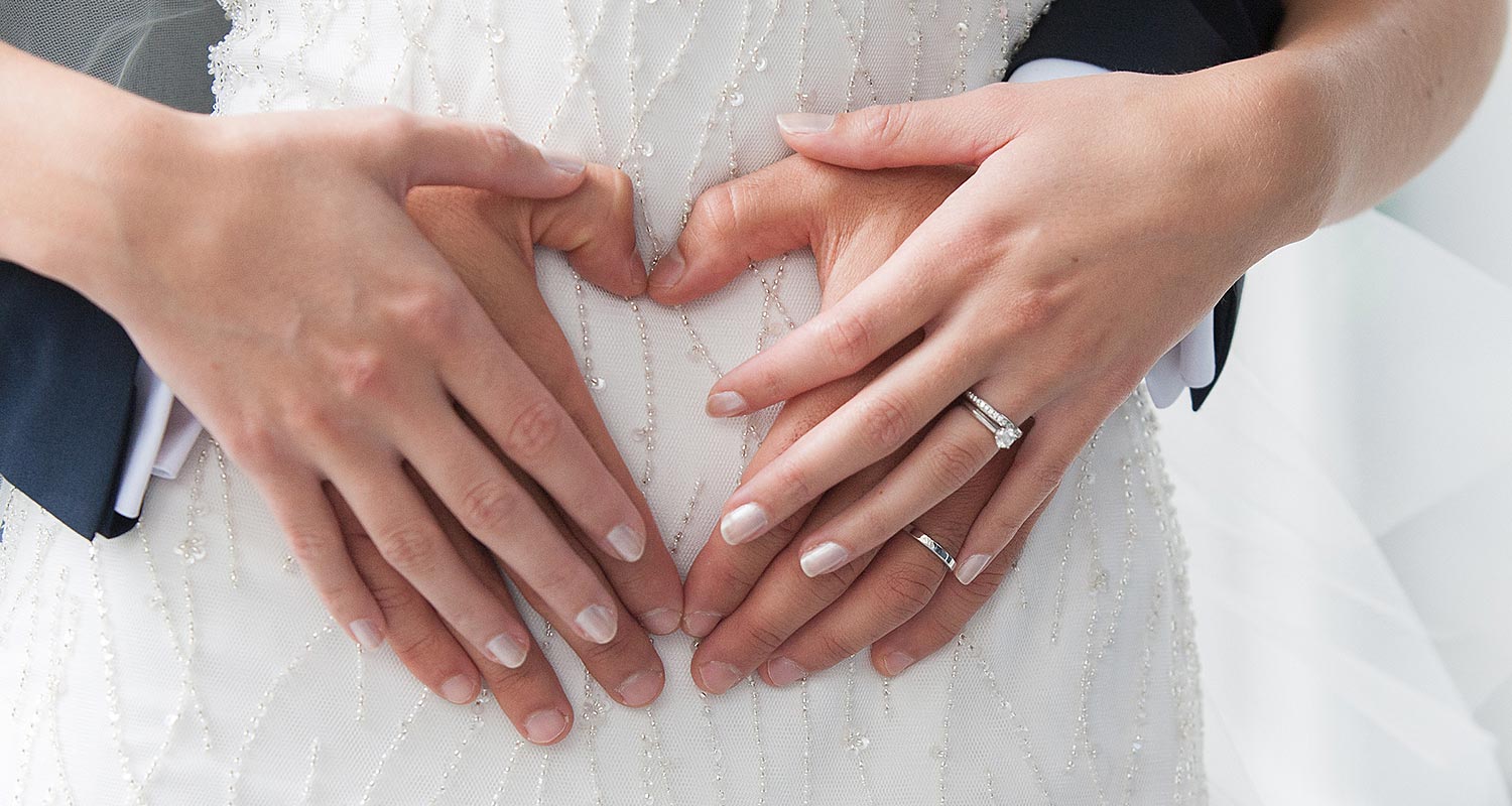 Portare l'anello di fidanzamento al matrimonio? Davanti alla fede