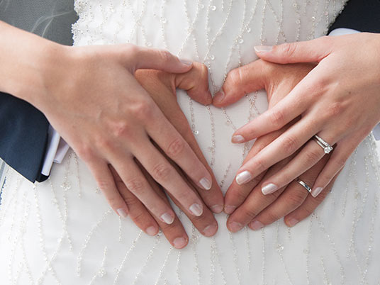 Portare l'anello di fidanzamento al matrimonio?