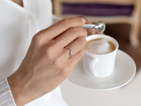 Anello di Fidanzamento Twist Petite in 14K oro giallo con diamante 0,09ct G/SI