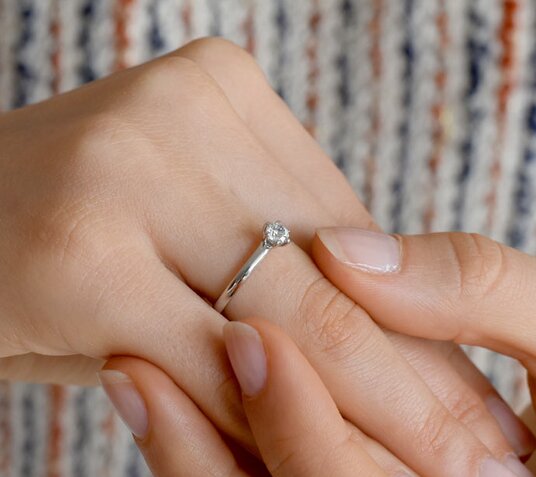 Anello di Fidanzamento Melody in argento 925/- con diamante da laboratorio 0,15ct