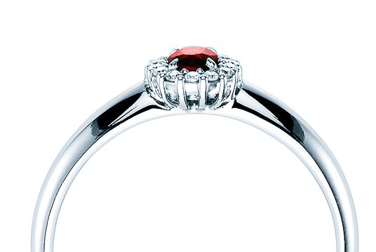 Anello di Fidanzamento Jolie in 9K oro bianco con rubino 0,25ct e diamanti 0,06ct