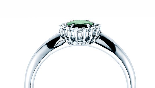 Anello di Fidanzamento Windsor in 9K oro bianco con smeraldo 0,60ct e diamanti 0,12ct