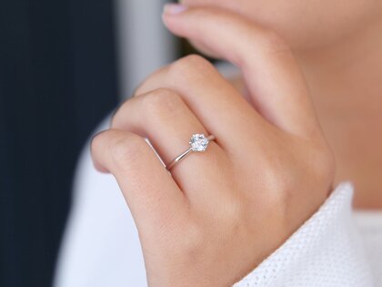 Anello di Fidanzamento Classic 6 in 14K oro bianco con diamante da laboratorio 0,75ct E/VS