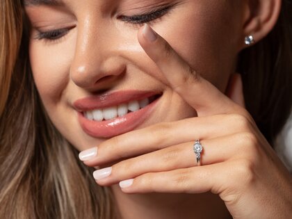 Anello di Fidanzamento Vivid Petite Diamond in 18K oro giallo con diamanti 0,50ct G/SI