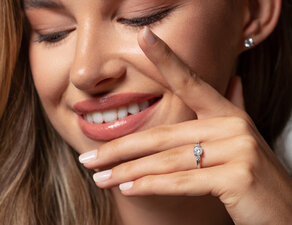 Anello di Fidanzamento Vivid Petite Diamond in 18K oro giallo con diamanti 0,50ct G/SI