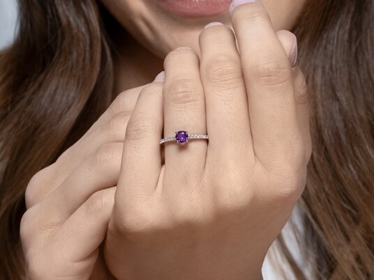Anello con pietra di nascita Pure Colour settembre in 9K oro bianco con zaffiro 0,50ct e diamanti 0,26ct