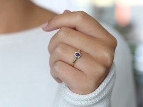 Anello di Fidanzamento Jolie in 14K oro giallo con zaffiro 0,25ct e diamanti 0,06ct