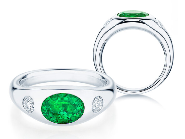 Anello di Fidanzamento Three-Stone Signet in 9K oro bianco con smeraldo 1,35ct e diamanti naturali 0,30ct