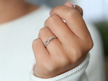 Anello di Fidanzamento Sparkling Curve in 14K oro bianco con diamanti 0,14ct G/SI