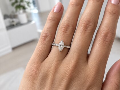 Anello di Fidanzamento Classic 4 Marquise Pavé in platino