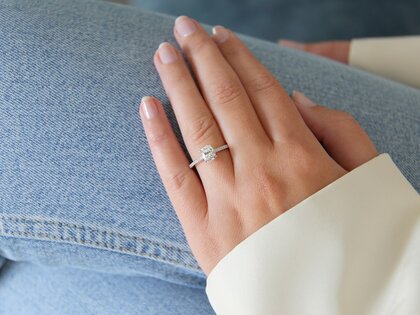 Anello di Fidanzamento Cushion Pavé in 14K oro bianco con diamanti 1,22ct G/SI