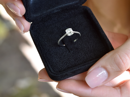 Anello di Fidanzamento Cushion Pavé in 14K oro bianco con diamanti 1,22ct G/SI