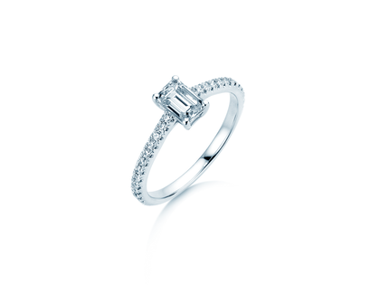 Anello di Fidanzamento Emerald Pavé in platino