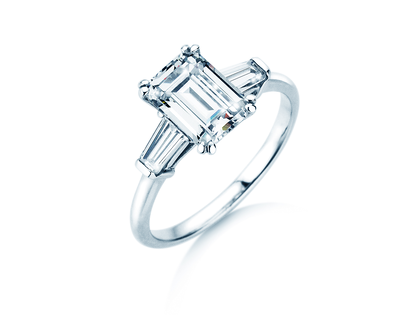 Anello di Fidanzamento Emerald Tapered Baguette