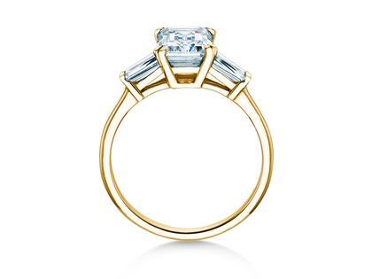 Anello di Fidanzamento Emerald Tapered Baguette in oro giallo