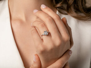 Anello di Fidanzamento Emerald Tapered Baguette