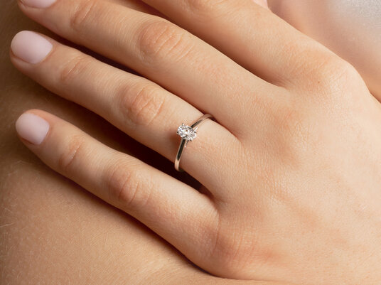 Anello di Fidanzamento Oval Cut in platino