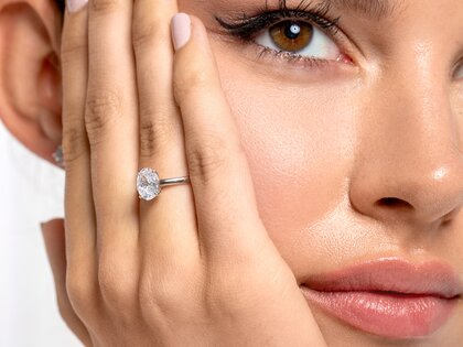 Anello di Fidanzamento Oval Cut in 14K oro bianco con diamante 2,00ct G/SI