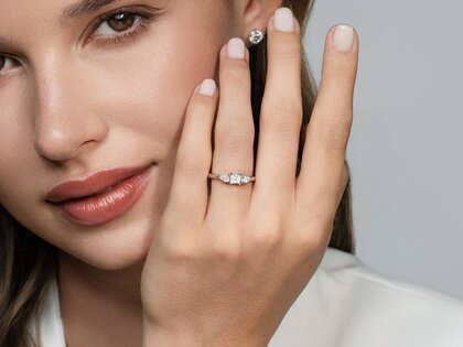 Anello di Fidanzamento Vivid Asscher in 14K oro bianco con diamanti 0,53ct G/SI