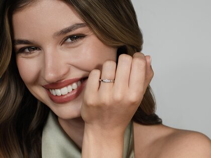 Anello di Fidanzamento 3 Stones in 14K oro bianco con diamanti 0,11ct G/SI