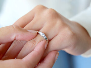 Anello di Fidanzamento 3 Stones in 18K oro bianco con diamanti 0,75ct G/SI