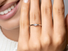 Anello di Fidanzamento Vivid Petite Diamond in oro giallo