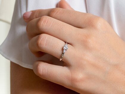 Anello di Fidanzamento  in 9K oro bianco con diamanti 0,40ct G/SI