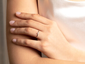 Anello di Fidanzamento Vivid Petite Radiant Cut in 14K oro giallo con diamanti 0,10ct G/SI