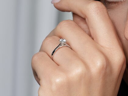Anello di Fidanzamento Classic 6 Hidden Halo in 14K oro bianco con diamanti 0,55ct G/SI