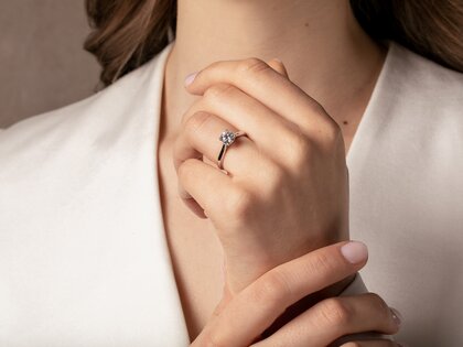 Anello di Fidanzamento Classic 6 Hidden Halo in 14K oro giallo con diamanti 1,08ct G/SI