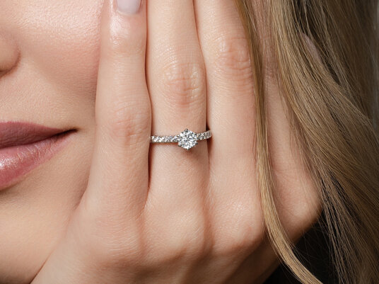 Anello di Fidanzamento Classic Pavé in platino