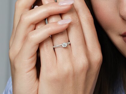 Anello di Fidanzamento Dynasty Petite in 18K oro bianco con diamanti 0,85ct G/SI