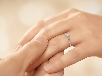 Anello di Fidanzamento Modern Pavé in 18K oro giallo con diamanti 0,25ct G/SI