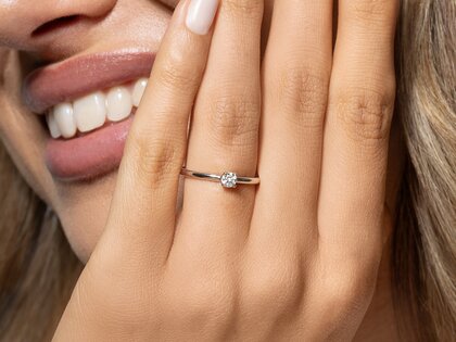 Anello di Fidanzamento Classic 4 in argento 925/- con diamante 0,15ct H/SI