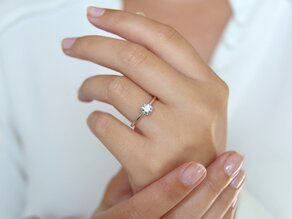 Anello di Fidanzamento Classic 4 in 18K oro bianco con diamante 0,60ct H/SI