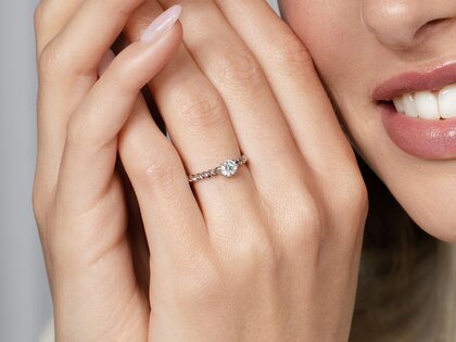 Anello di Fidanzamento Classic Loop in 9K oro giallo con diamante 0,30ct H/SI