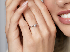 Anello di Fidanzamento Classic Loop in 9K oro giallo con diamante 0,30ct H/SI