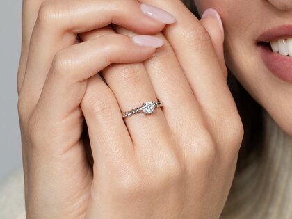 Anello di Fidanzamento Classic Loop in 14K oro bianco con diamante 0,60ct H/SI