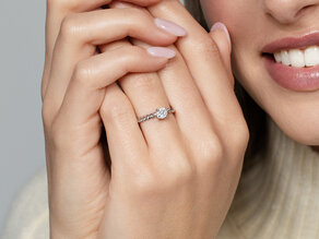 Anello di Fidanzamento Classic Loop in 18K oro bianco con diamante 0,60ct H/SI