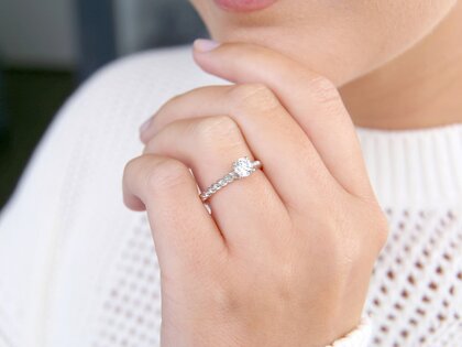 Anello di Fidanzamento Classic Loop in 9K oro bianco con diamante 0,50ct H/SI