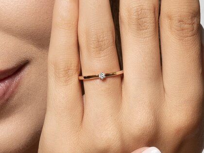 Anello di Fidanzamento Classic Petite in 14K oro rosa con diamante 0,05ct G/SI