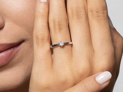 Anello di Fidanzamento Classic Petite in 14K oro bianco con diamante 0,13ct G/SI