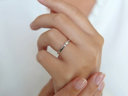 Anello di Fidanzamento Classic Petite in 14K oro bianco con diamante 0,09ct G/SI