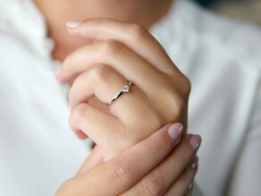 Anello di Fidanzamento Classic Petite in 14K oro bianco con diamante 0,13ct G/SI