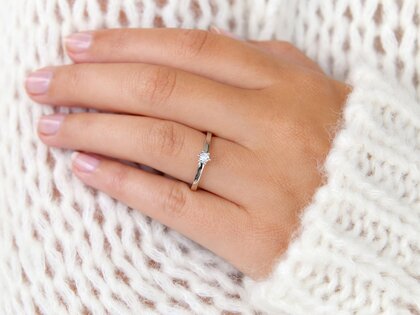 Anello di Fidanzamento Classic Petite in 14K oro bianco con diamante 0,13ct G/SI
