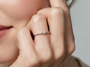 Anello di Fidanzamento Delight in platino 950/- con diamante 0,07ct H/SI