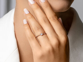 Anello di Fidanzamento Devotion in 18K oro bianco con diamante 0,15ct H/SI